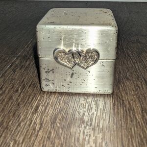 Things Remembered swavorski jewelry Trinket box metal hearts Speckled Vintage 2"